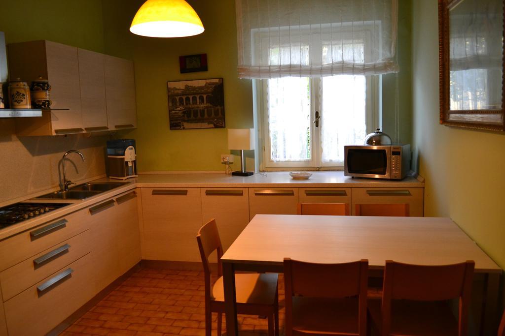 Le Bouganville Apartment Desenzano del Garda Quarto foto